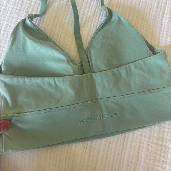 Alphalete cropped workout top - Picture 3 of 3